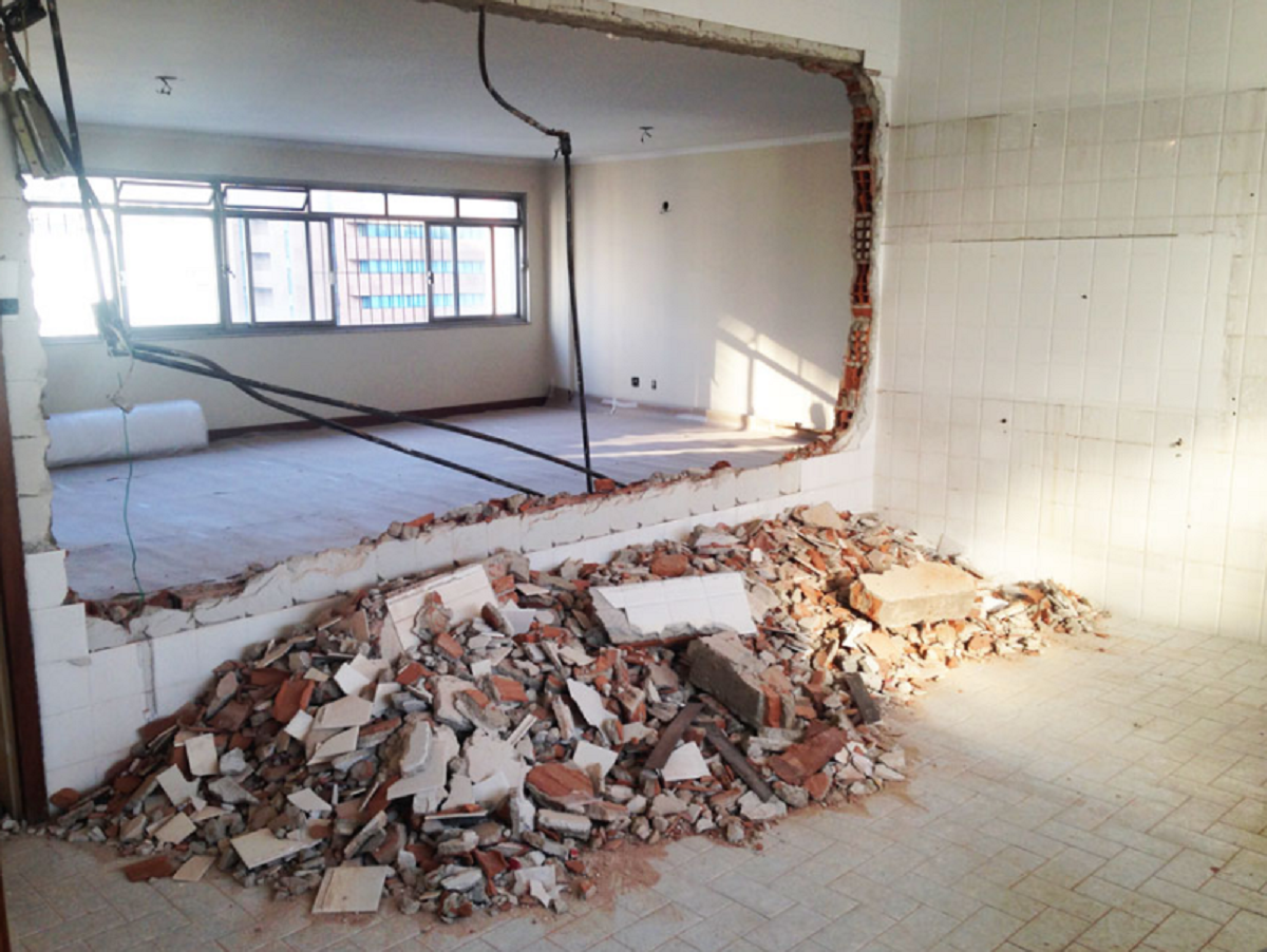 apartamento antigo pé direito alto
