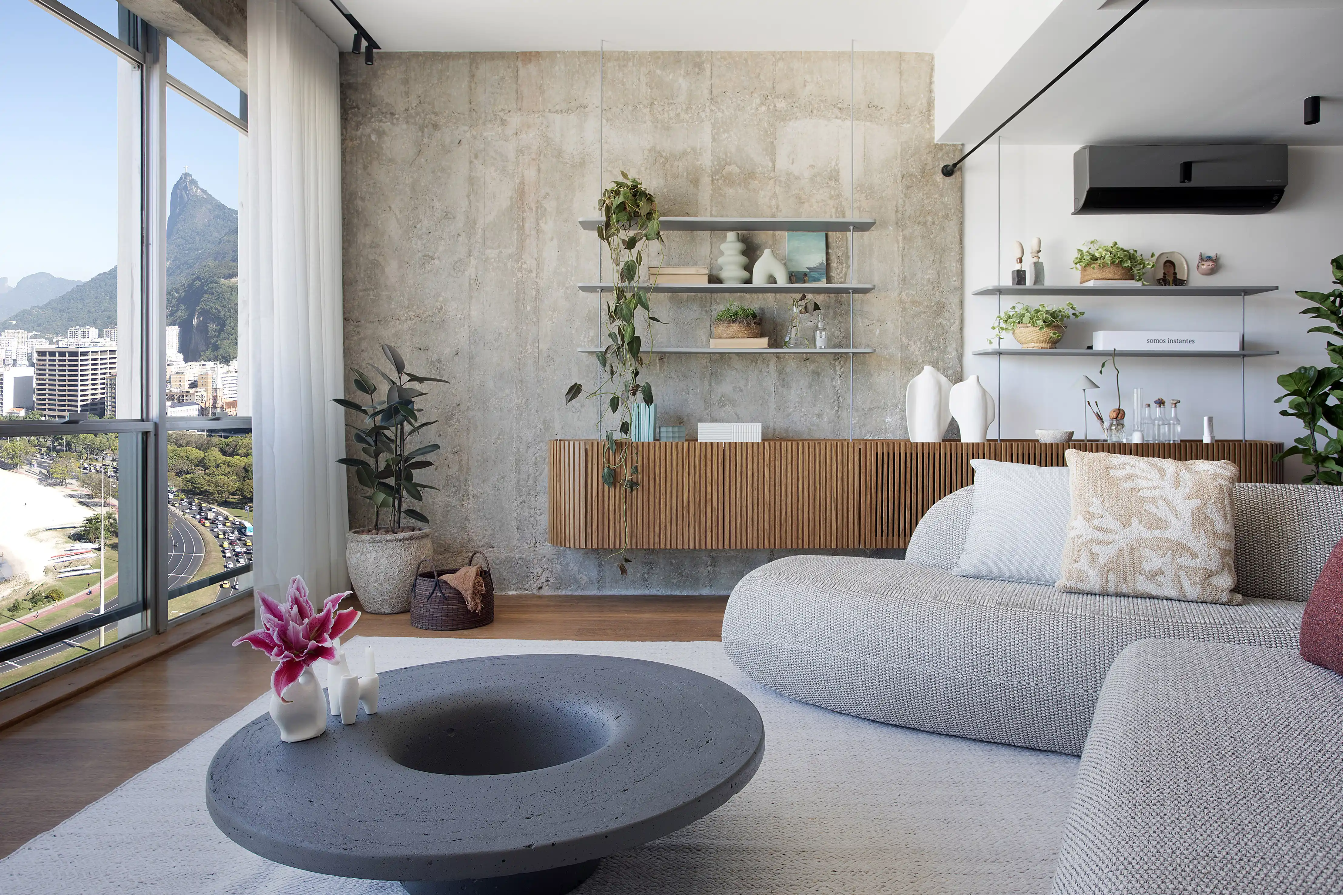 apartamento pequeno moderno com varanda