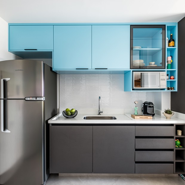 armário de cozinha para apartamento pequeno com balcão