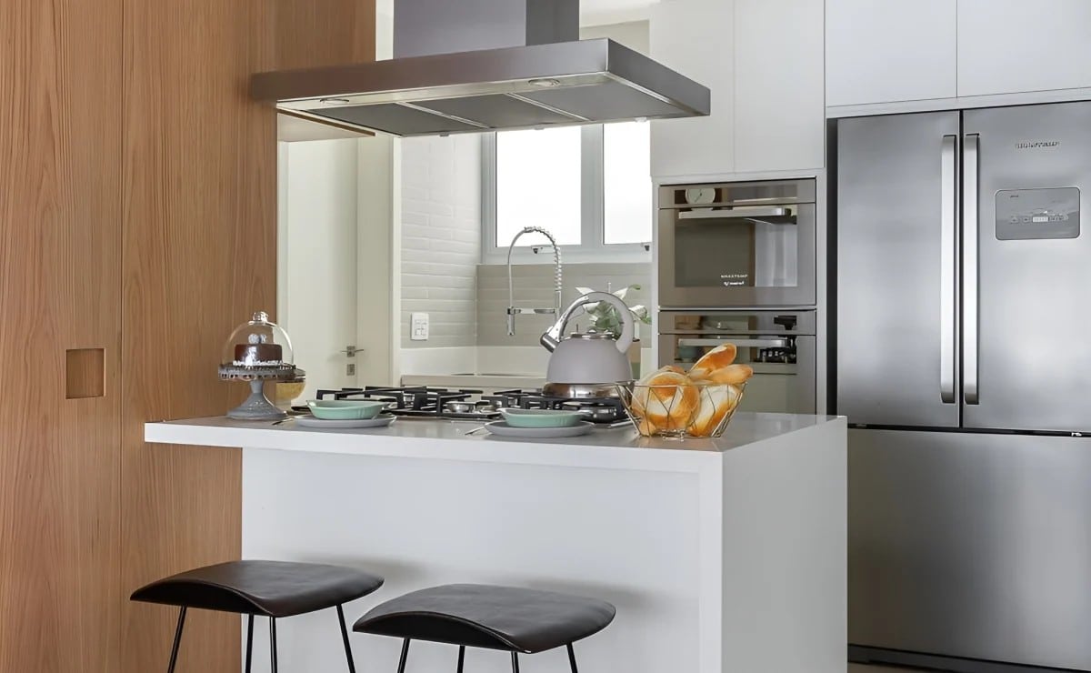 armário de cozinha branco para ampliar