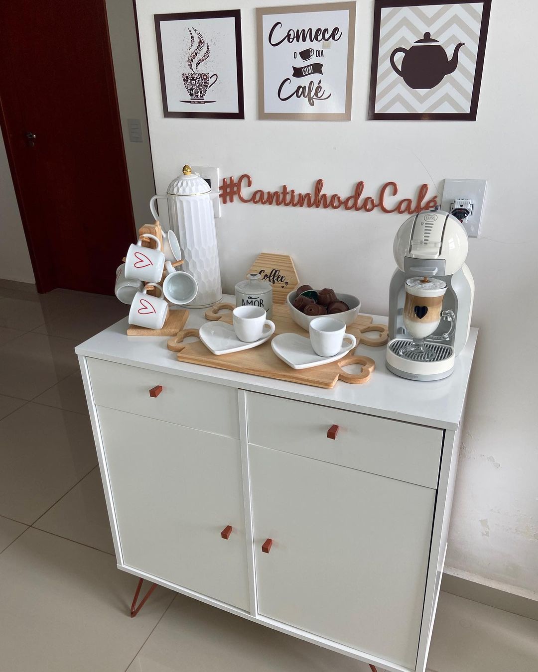 cantinho do café pequeno na cozinha
