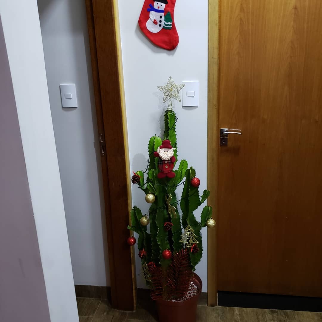 decoração de natal para porta de apartamento com feltro