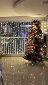 decoração de natal varanda pequena apartamento
