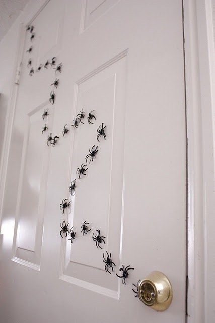 decoração porta halloween minimalista
