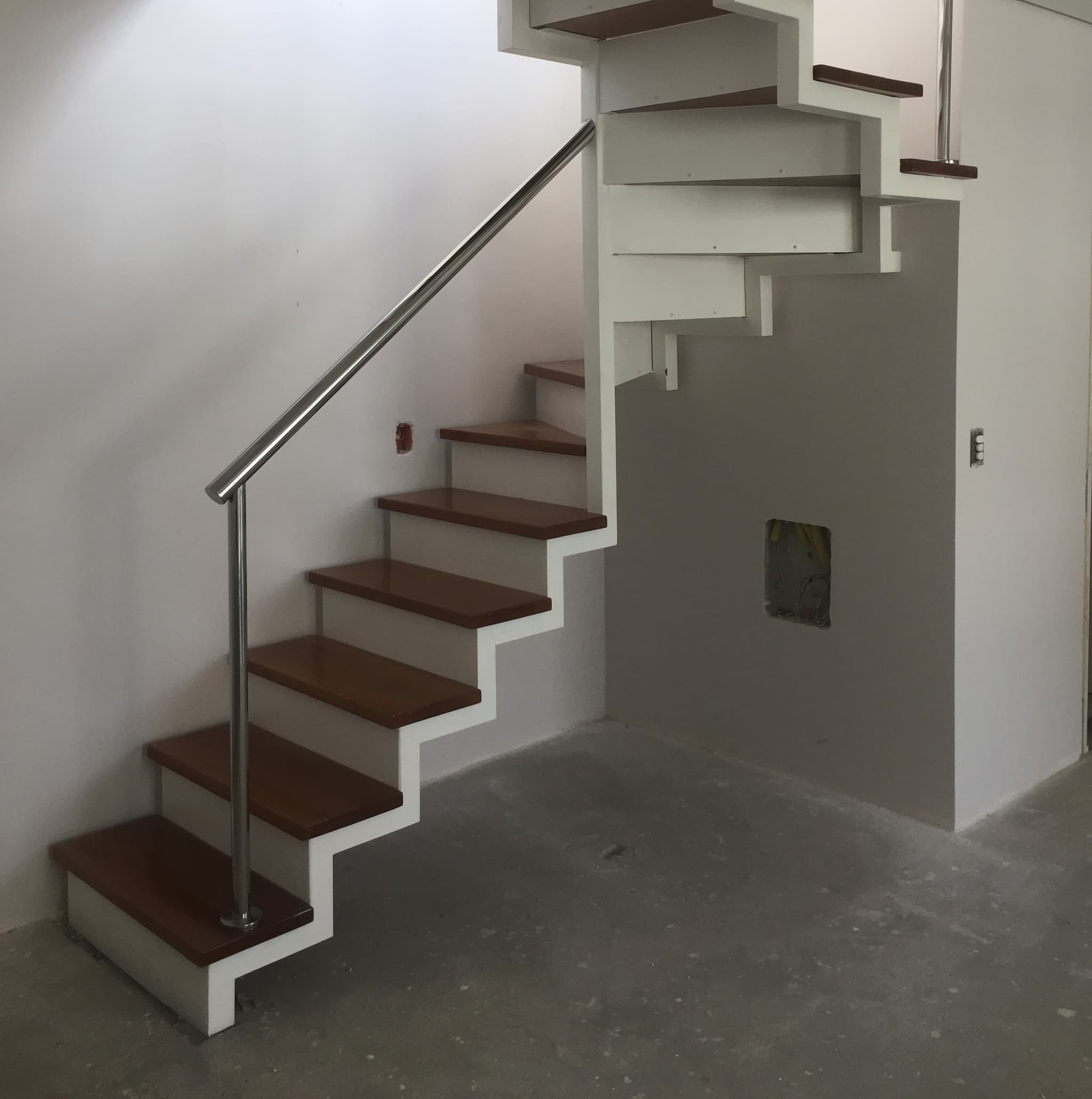 escada para apartamento pequeno