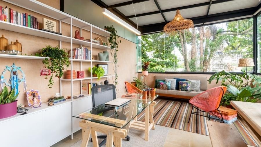 escritório varanda com plantas