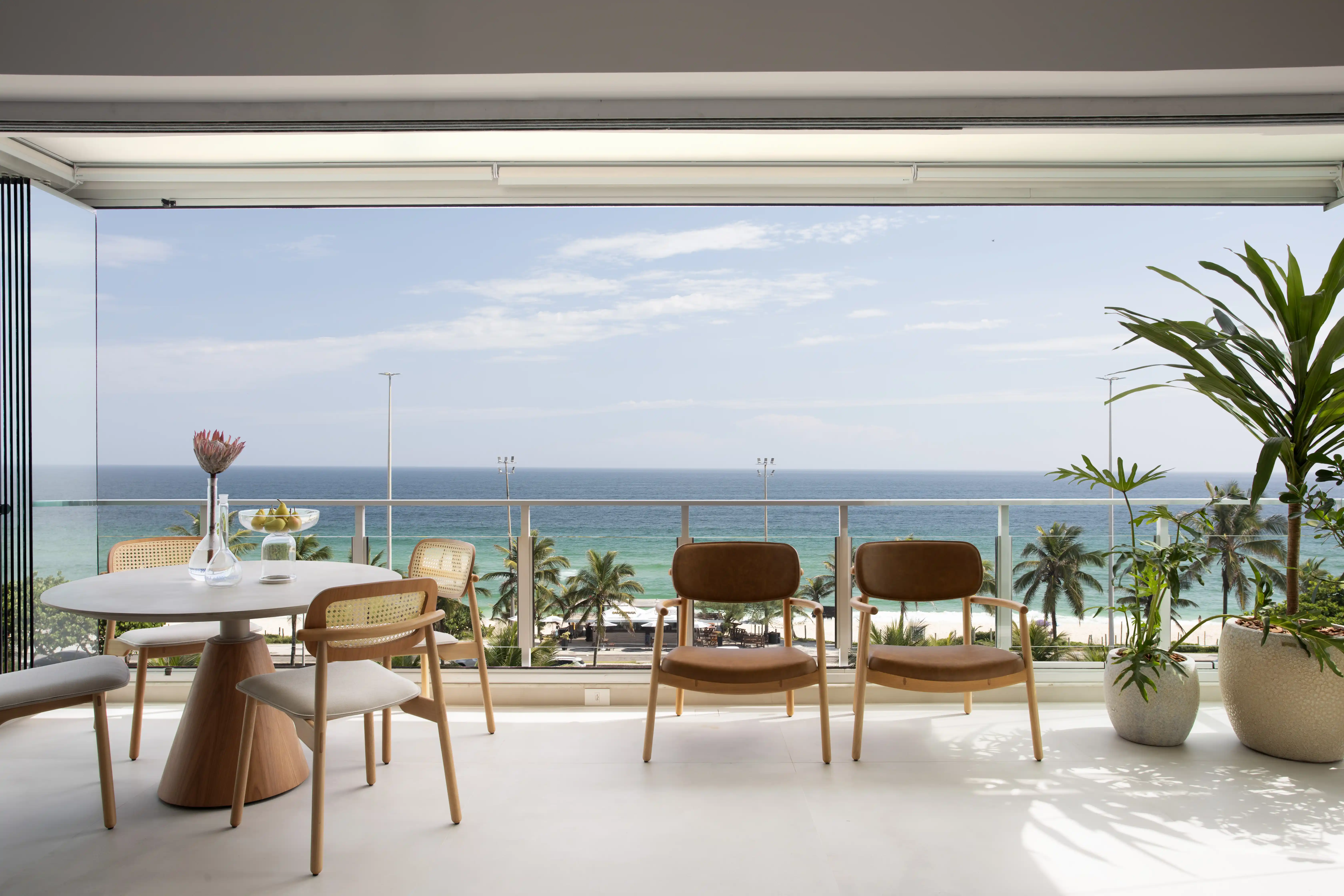 fachada de apartamento com varanda