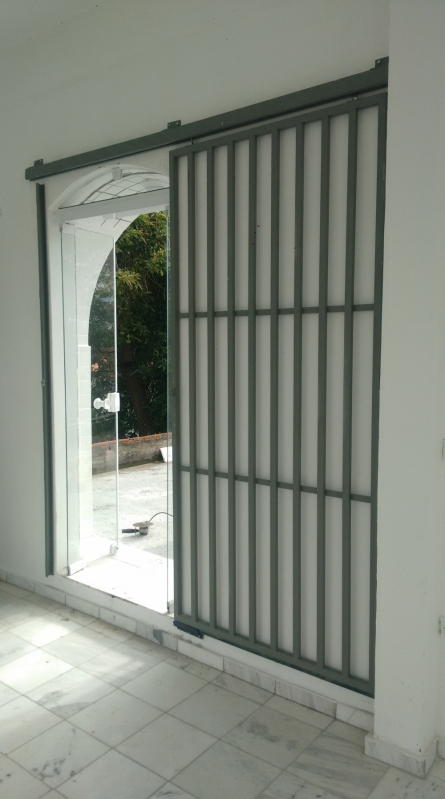 grade para porta de entrada de apartamento
