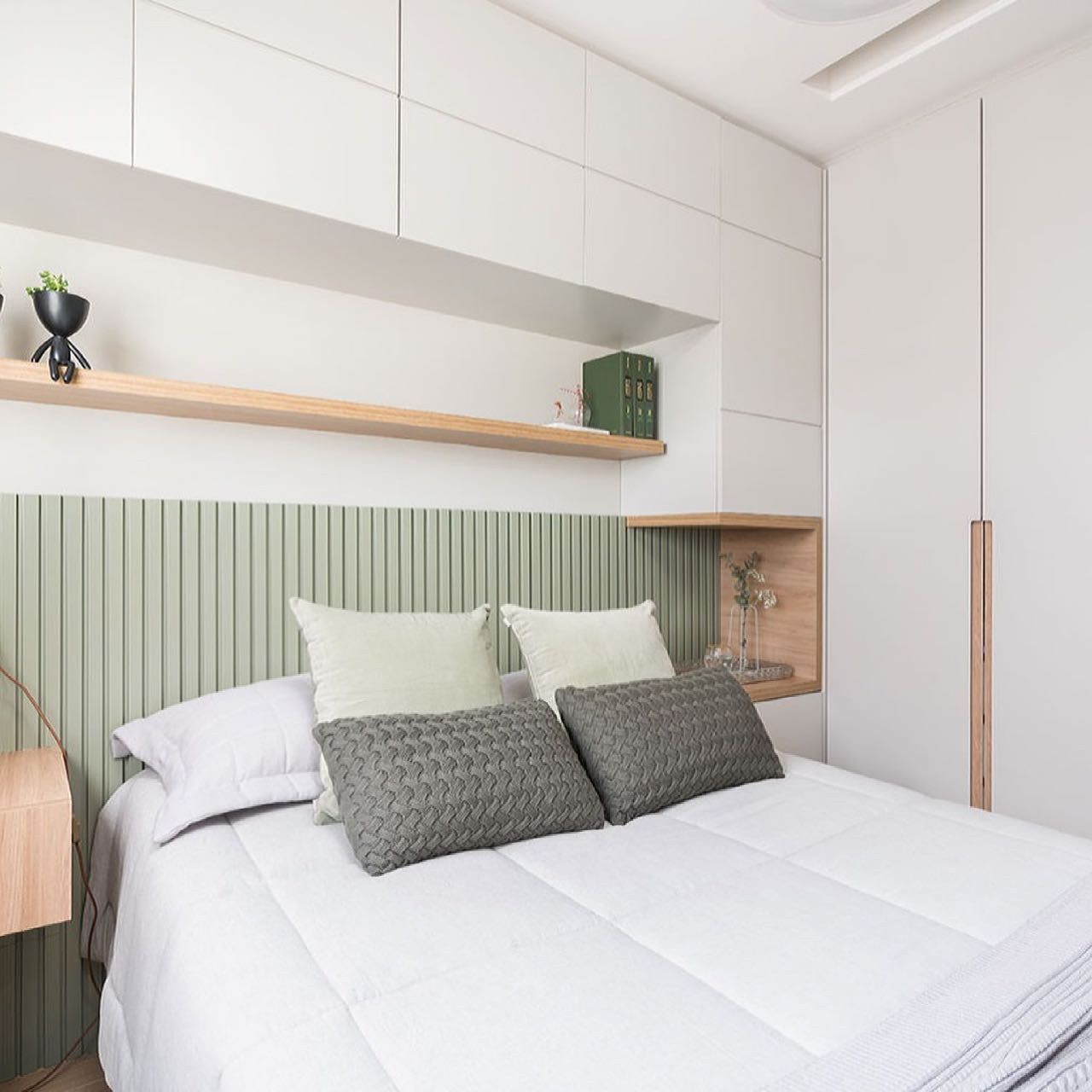 guarda roupa casal com cama embutida quarto pequeno