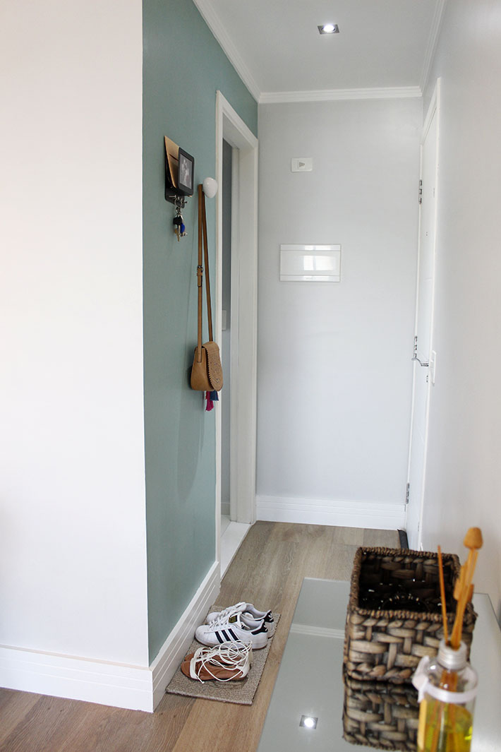 hall de entrada apartamento pequeno com iluminação