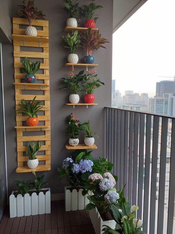 Jardim vertical apartamento com flores