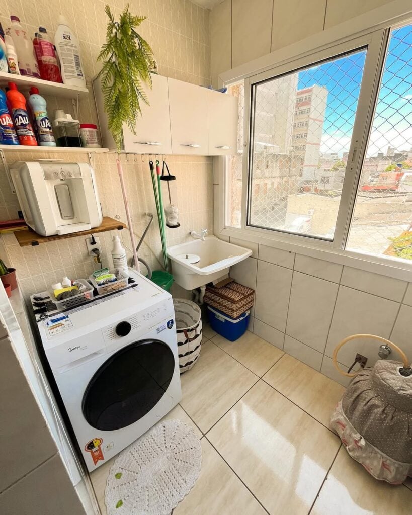 organização lavanderia apartamento pequeno