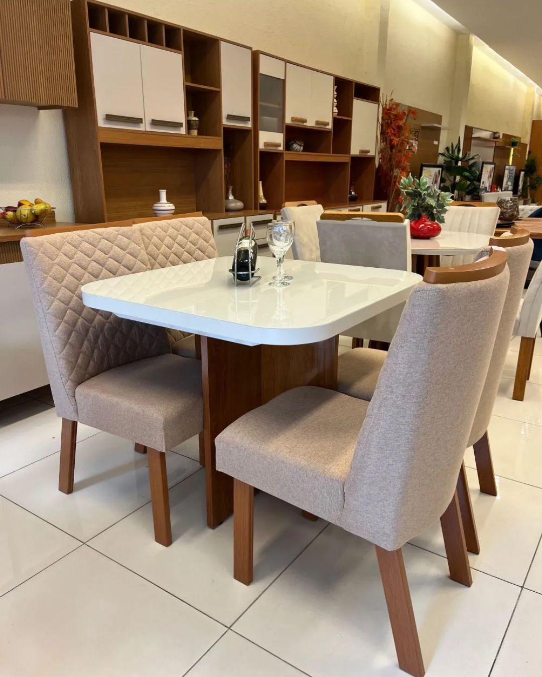 mesa 4 cadeiras apartamento pequeno