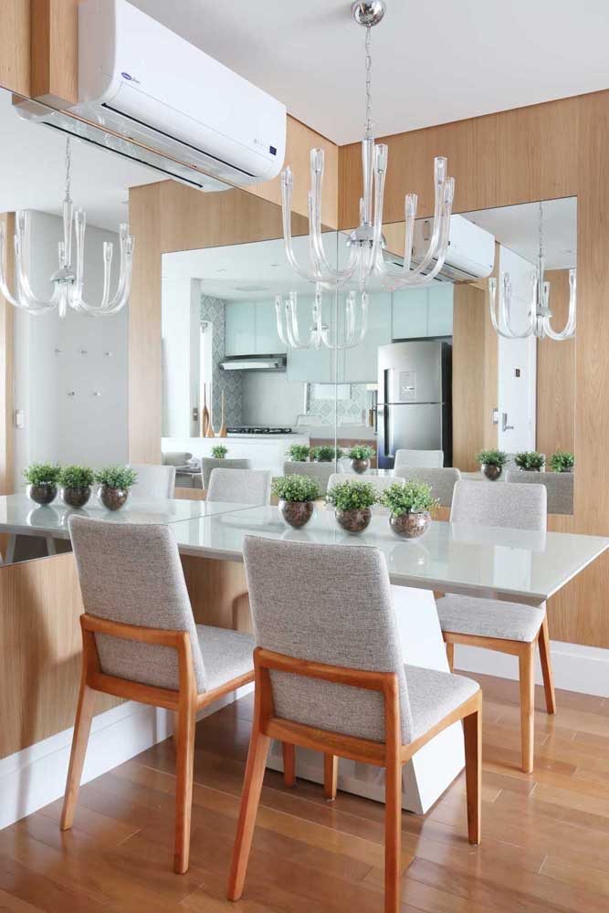 mesa de jantar com bancos para economizar espaço