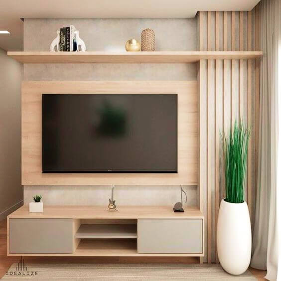 Painel planejado com acabamento amadeirado (Louro Freijó)
