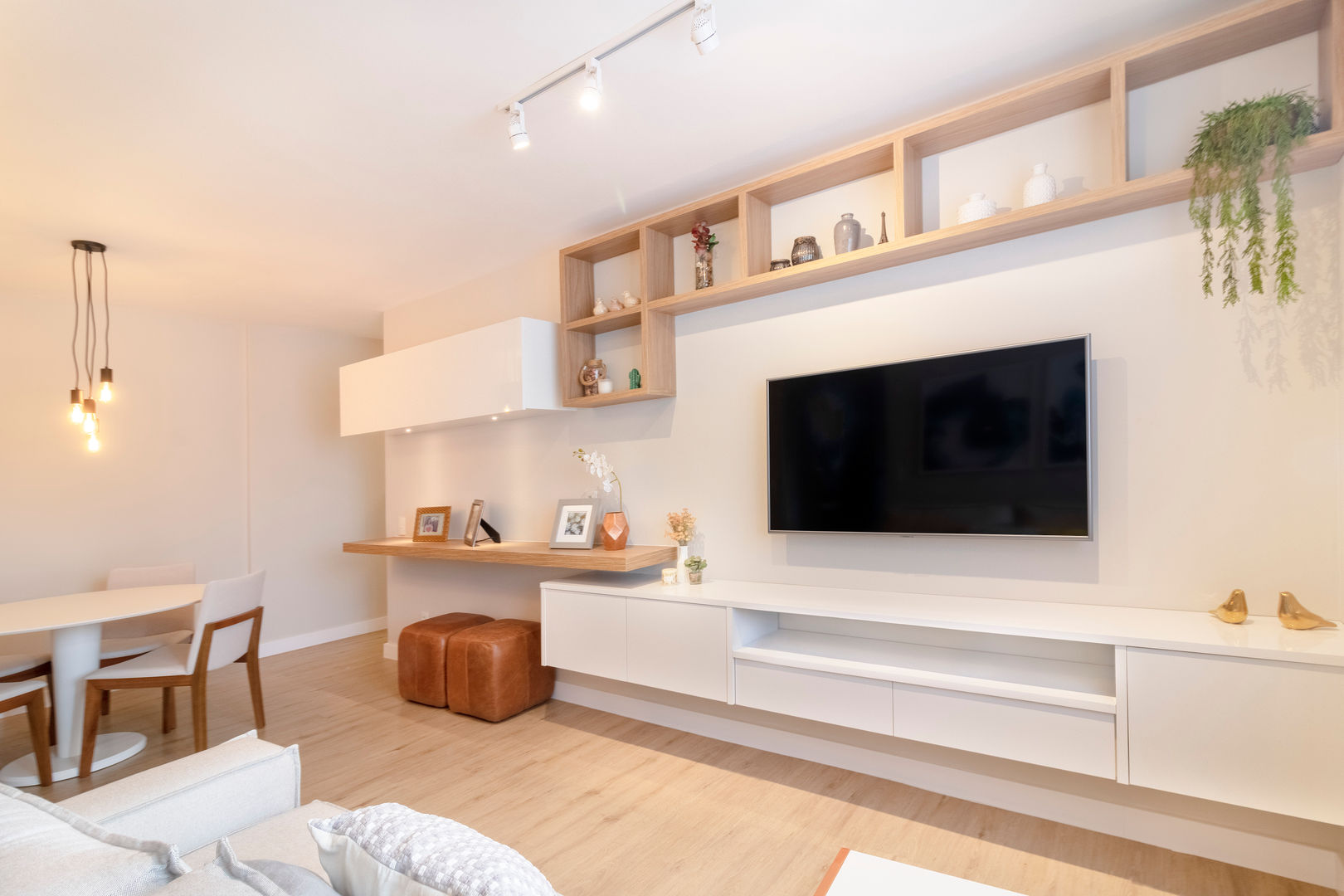 painel tv apartamento ripado