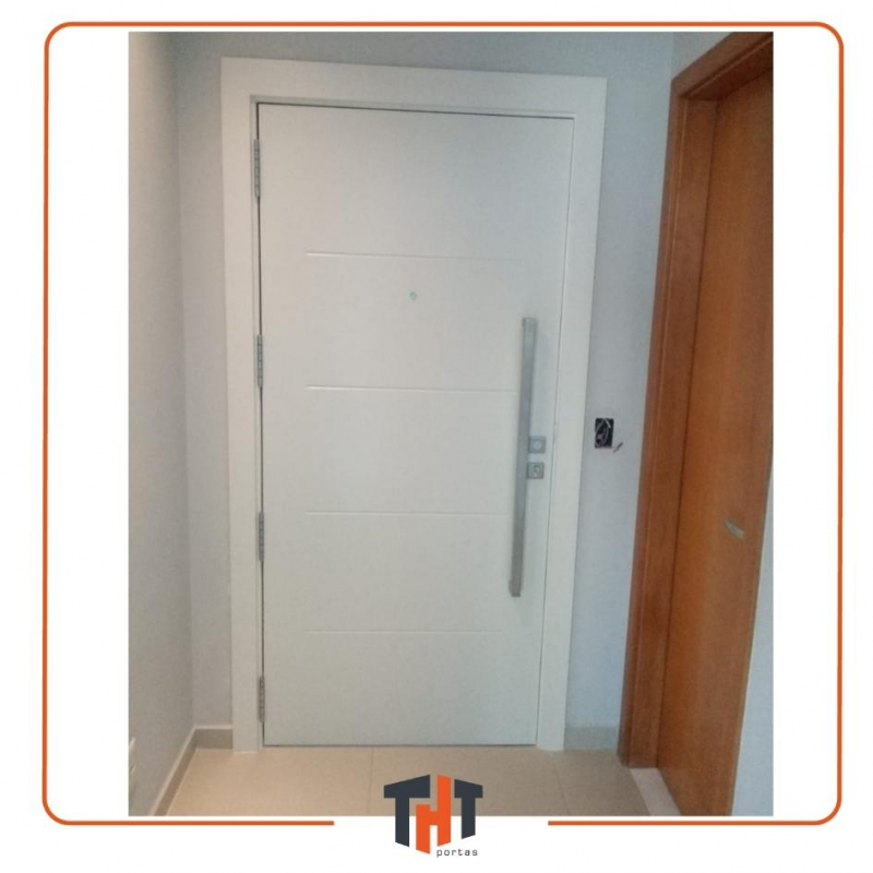 Porta de apartamento com isolamento acústico