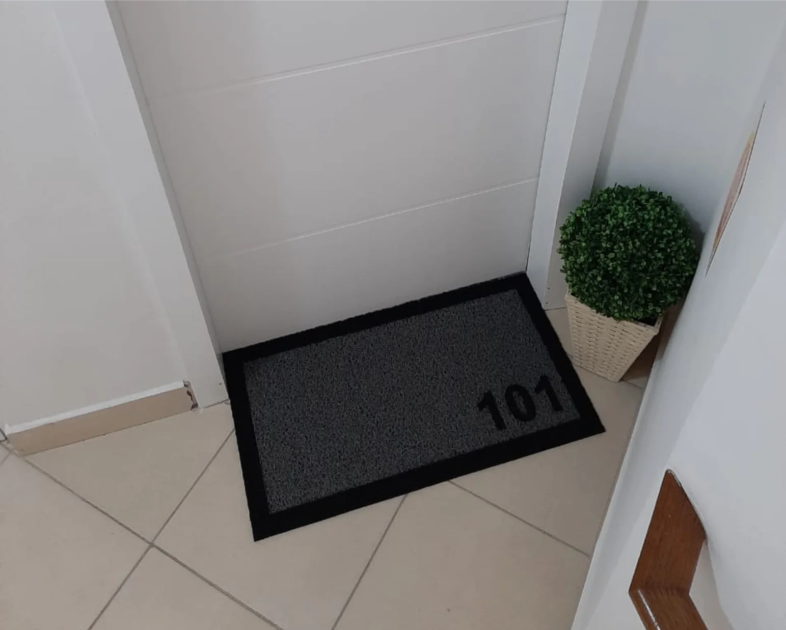 porta de apartamento para banheiro