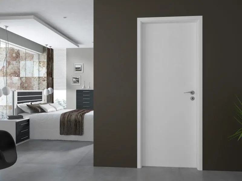 porta de apartamento preta