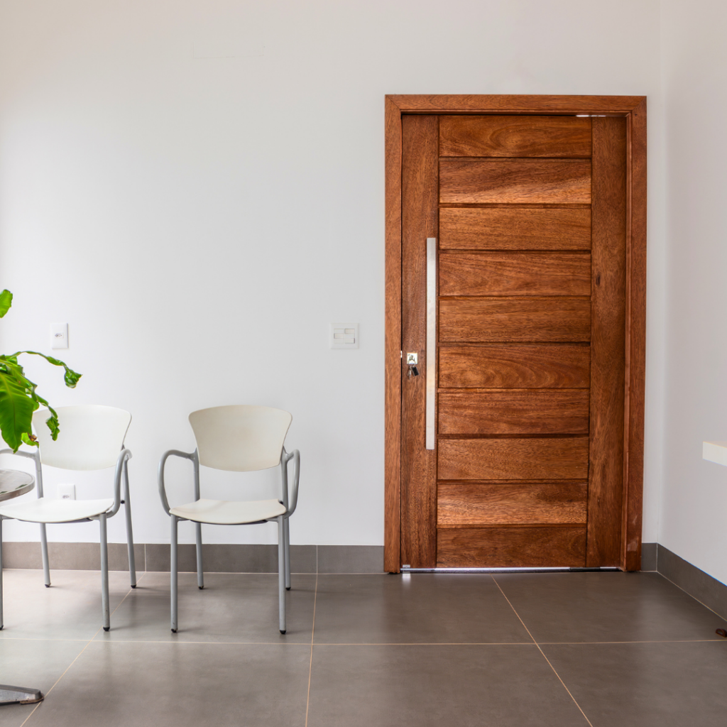 Porta de entrada de apartamento segura