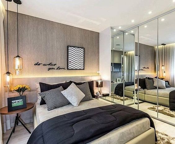 quarto casal pequeno com guarda roupa planejado