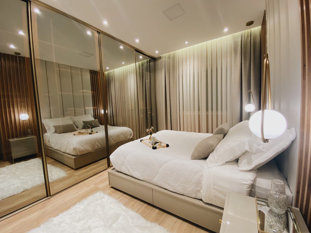 quarto casal planejado minimalista
