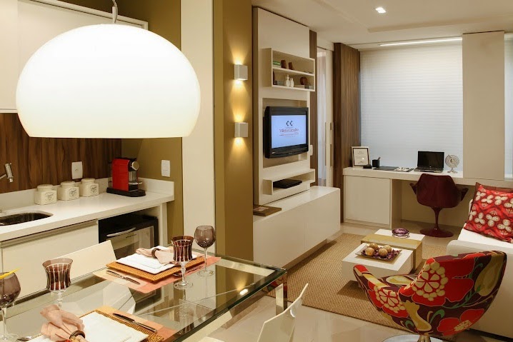 sala de tv pequena com home office