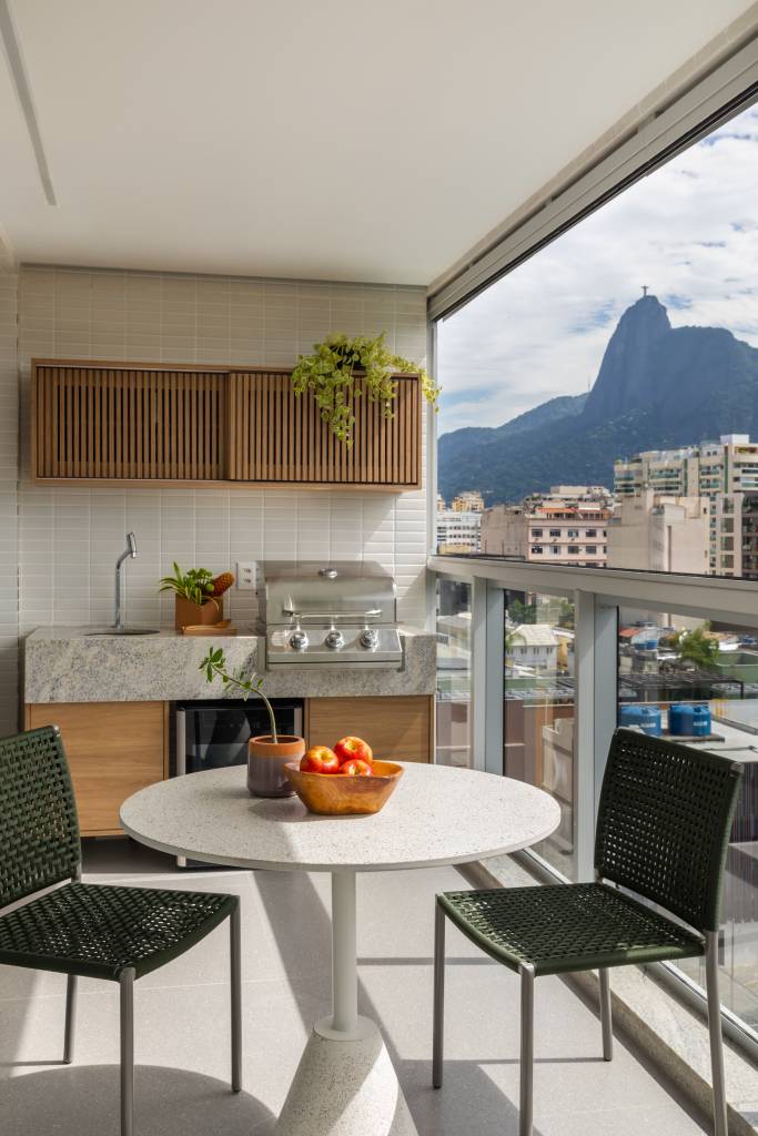 Horta de temperos em varanda pequena