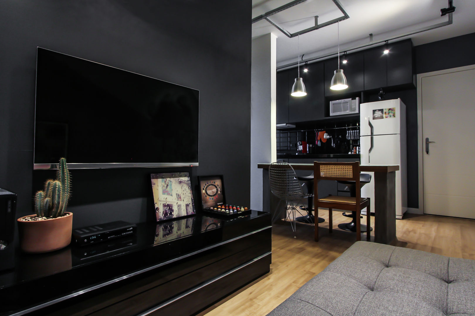 apartamento cinza chumbo e preto