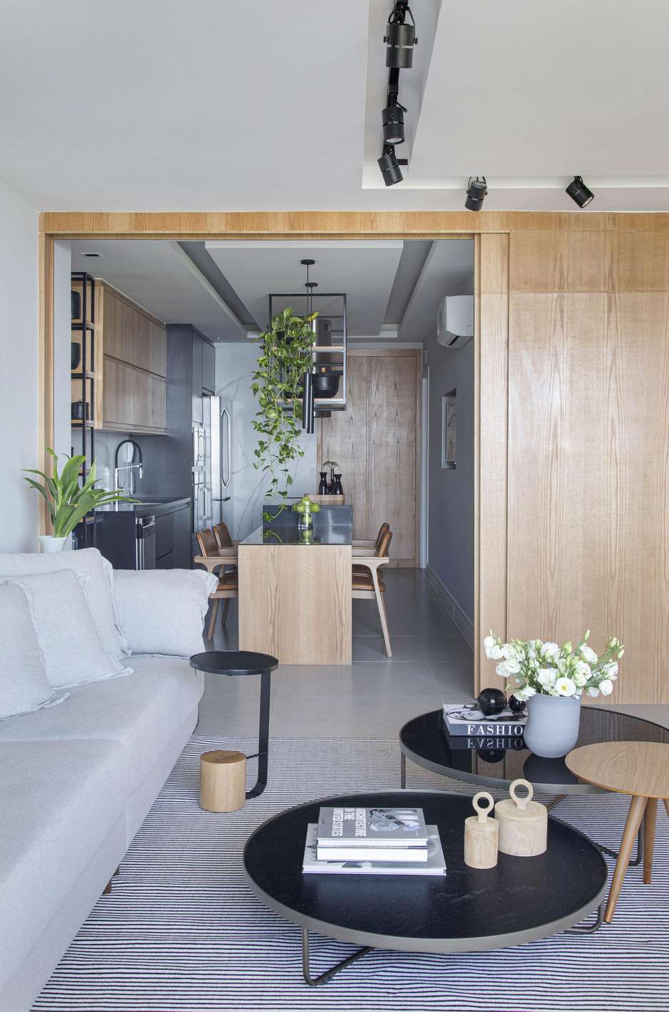 apartamento pequeno preto e cinza