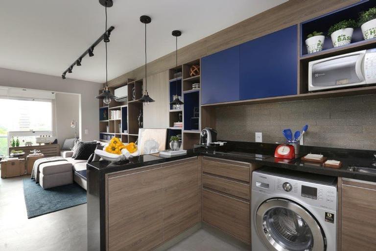 apartamento pequeno com espelhos