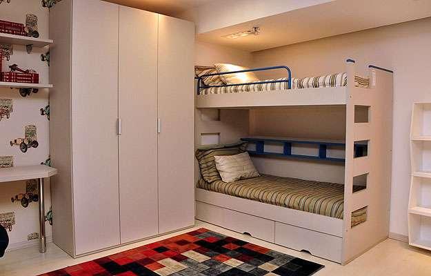 cama alta com escritório