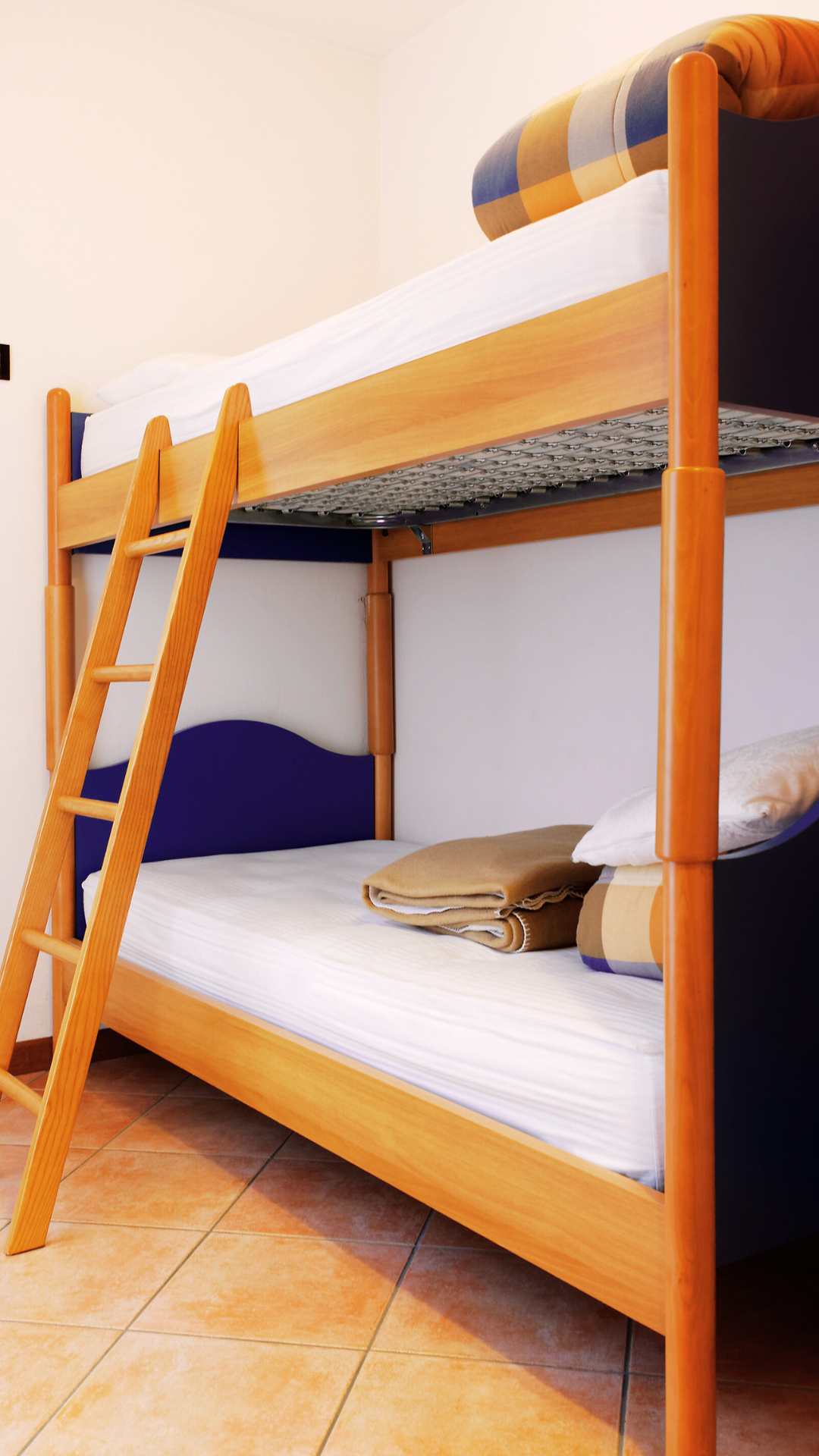 cama suspensa com armário
