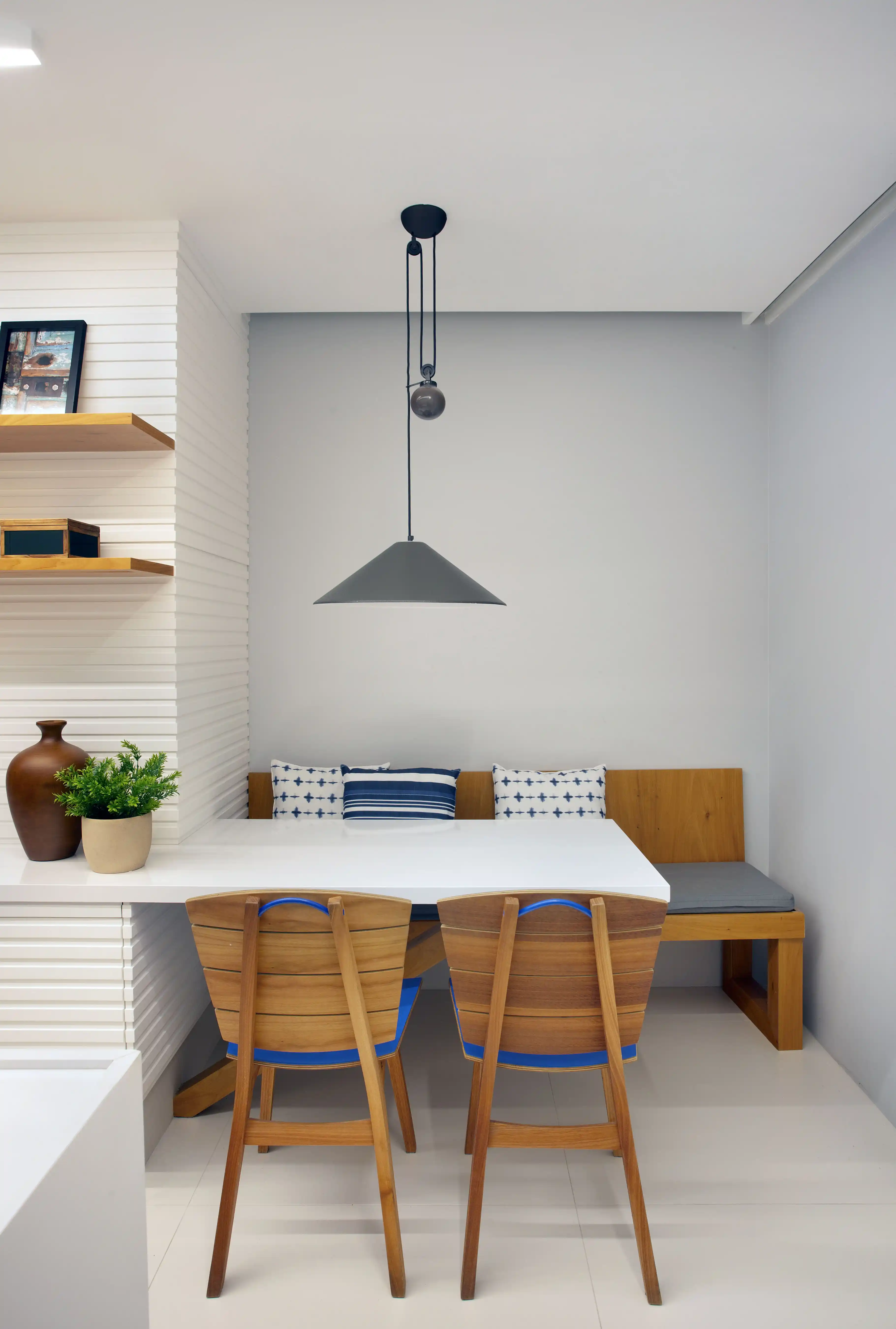 mesa de canto alemão para apartamento