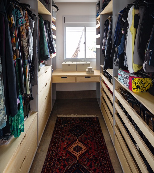 otimização de espaço closet apartamento