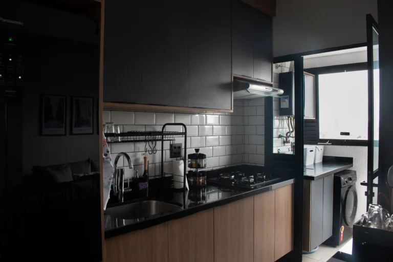 cozinha industrial apartamento com madeira
