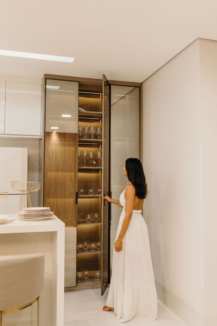 cristaleira suspensa apartamento