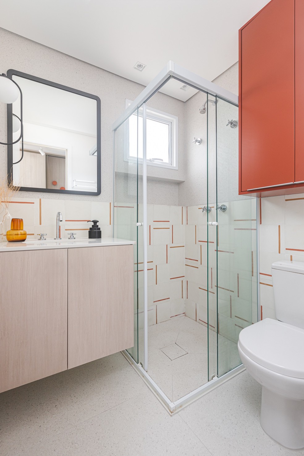 organização banheiro pequeno apartamento