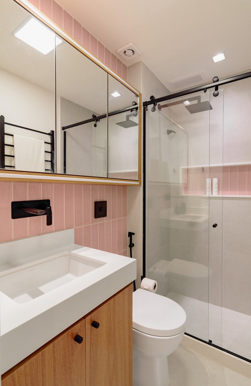 banheiro apartamento luxo compacto