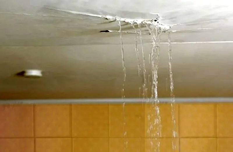 vazamento banheiro vizinho de cima quem paga